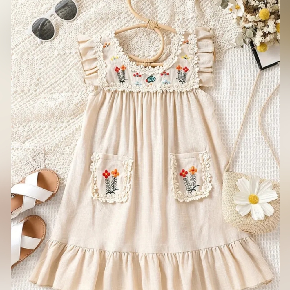 Kid's embroidered dress